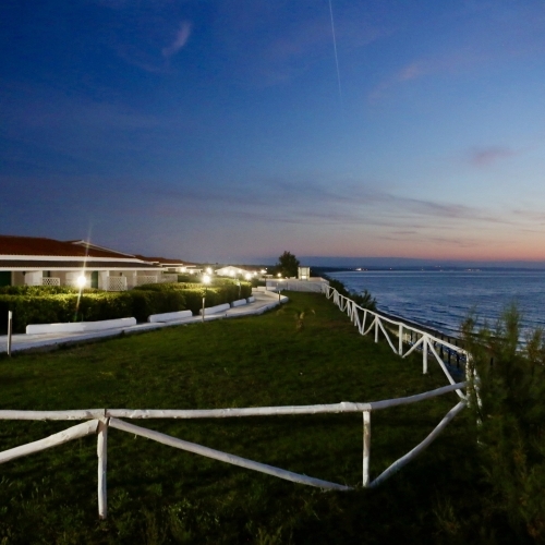 Residenze_Acqua_di_Mare_Esterni_sera-e29c5cde5e9d3c5df0f8ea3b8f7f6d22-frontend-templ-c45